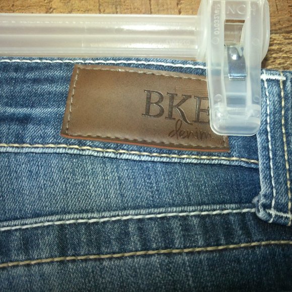 BKE buckle jeans ladies used 30 good use  shape little wear but does have a very - Picture 9 of 9